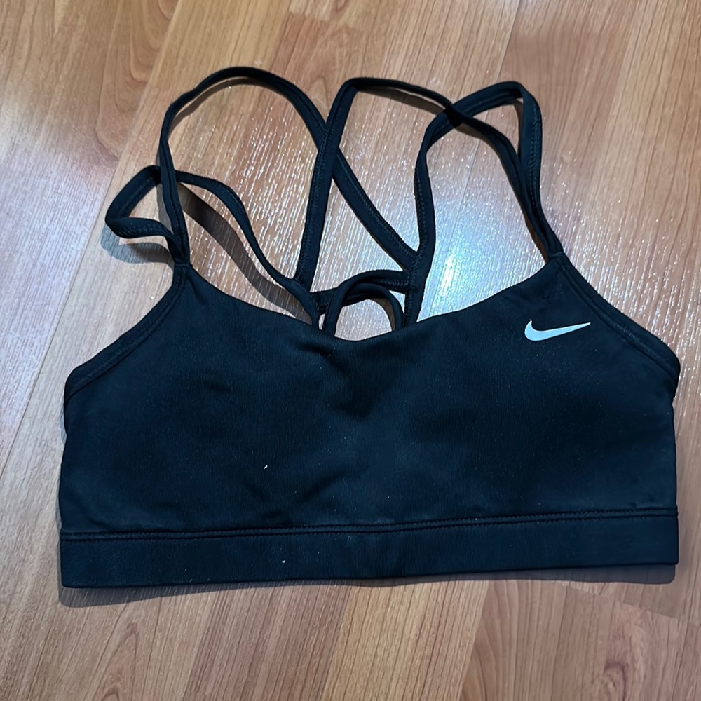 black nike sports bra padded